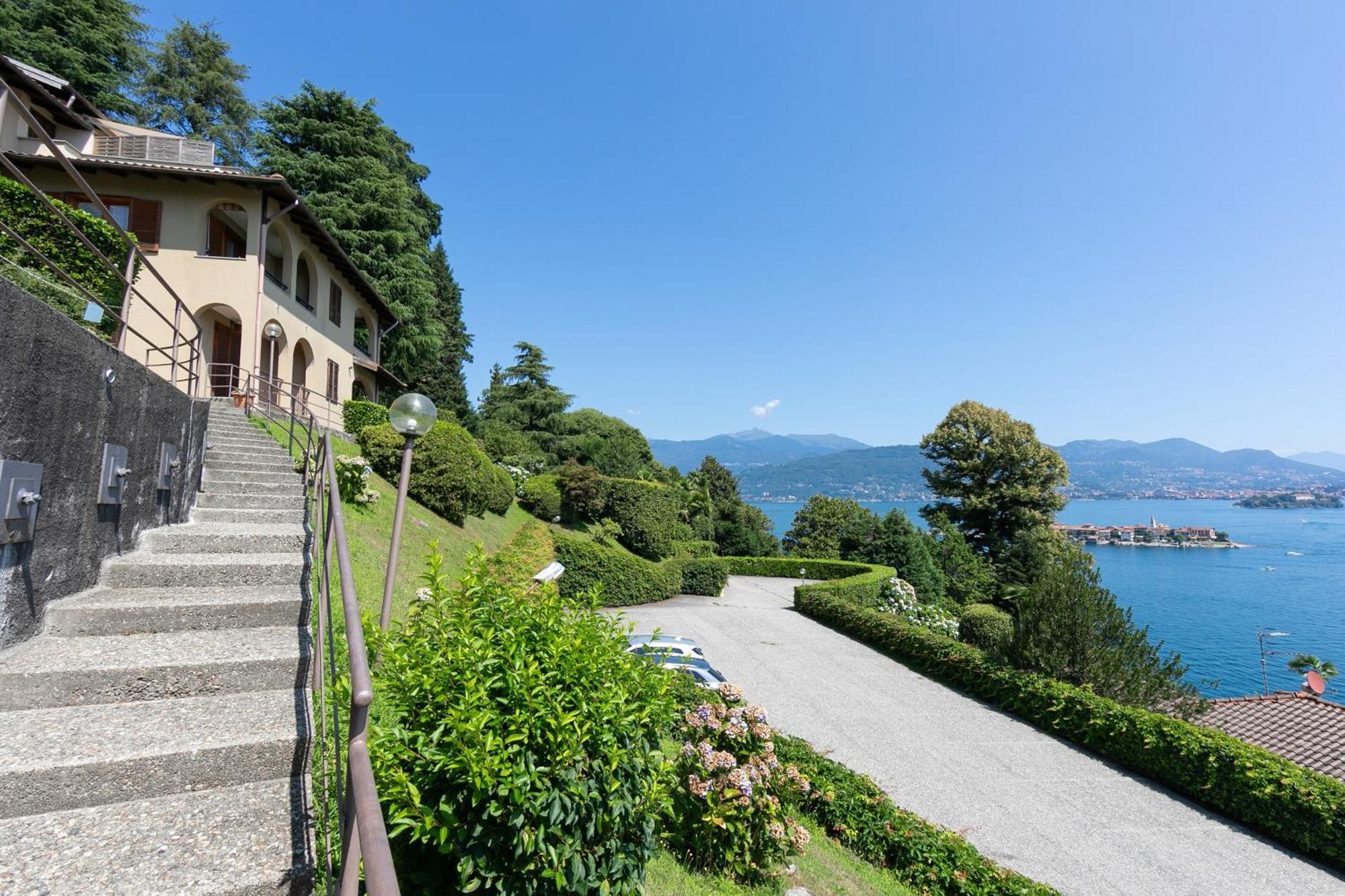 Pandora Lake View Stresa - Happy Rentals 외부 사진